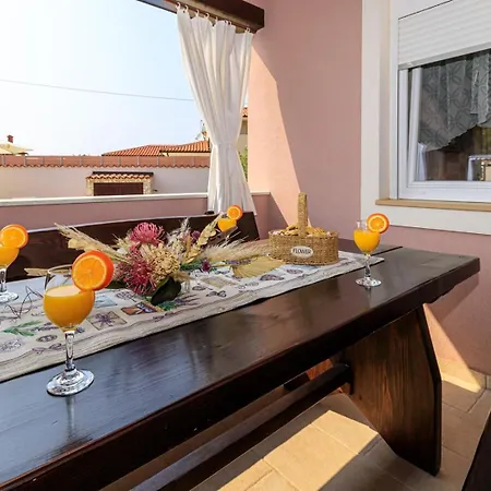 Casa Bamboletta With Swimming Pool