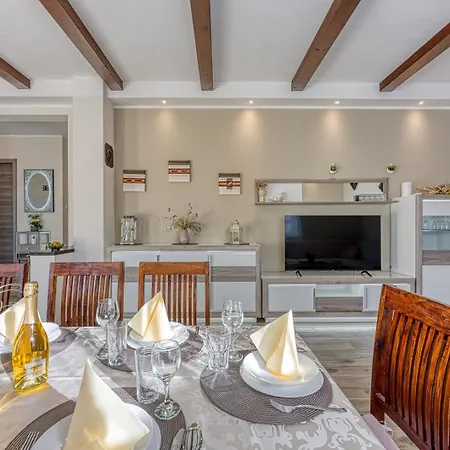 Casa Bamboletta With Swimming Pool *